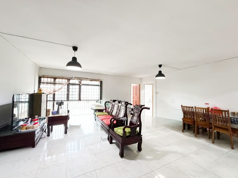 667C Jurong West Street 65 HDB Flat For Sale at S$ 640,000 | PropertyGuru Singapore - Living Room