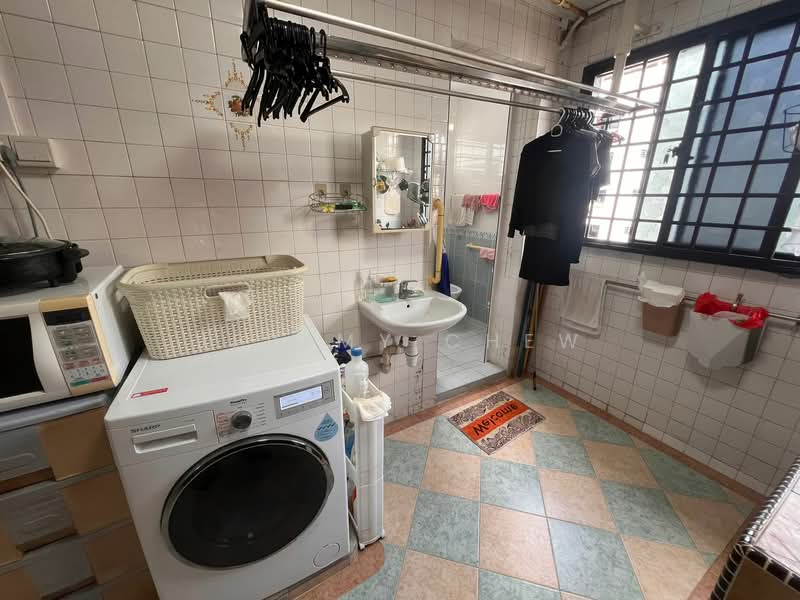 321 Bukit Batok Street 33, 321 Bukit Batok Street 33, Room Rental, 125 sqft, HDB Flat For Rent, by Jeremy Chew, 500067526 - Bathroom - PropertyGuru.com.sg