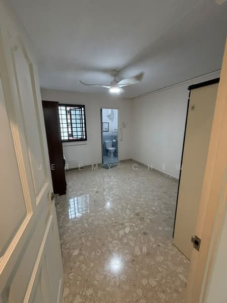 321 Bukit Batok Street 33, 321 Bukit Batok Street 33, Room Rental, 125 sqft, HDB Flat For Rent, by Jeremy Chew, 500067526 - Bathroom - PropertyGuru.com.sg