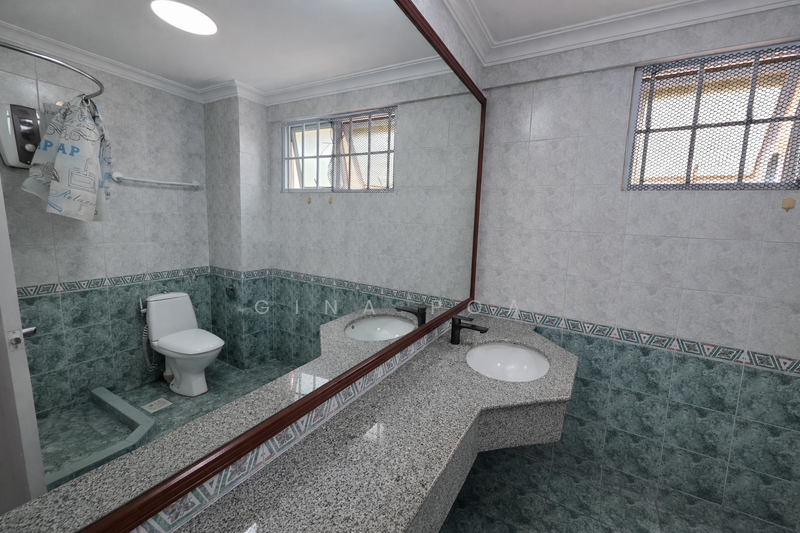 The Springside, Springside Walk, 4 Bedrooms, 3,448 sqft, Terraced House For Rent, by Gina Poa, 500067546 - Bathroom - PropertyGuru.com.sg