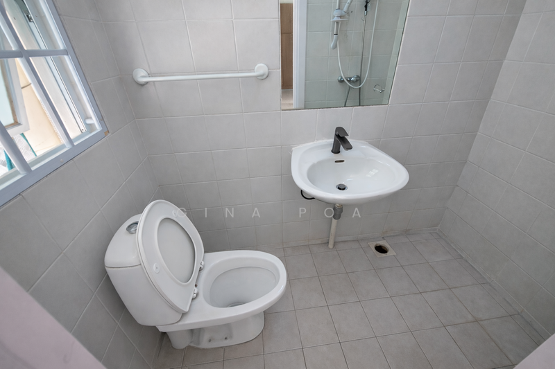 The Springside, Springside Walk, 4 Bedrooms, 3,448 sqft, Terraced House For Rent, by Gina Poa, 500067546 - Bathroom - PropertyGuru.com.sg