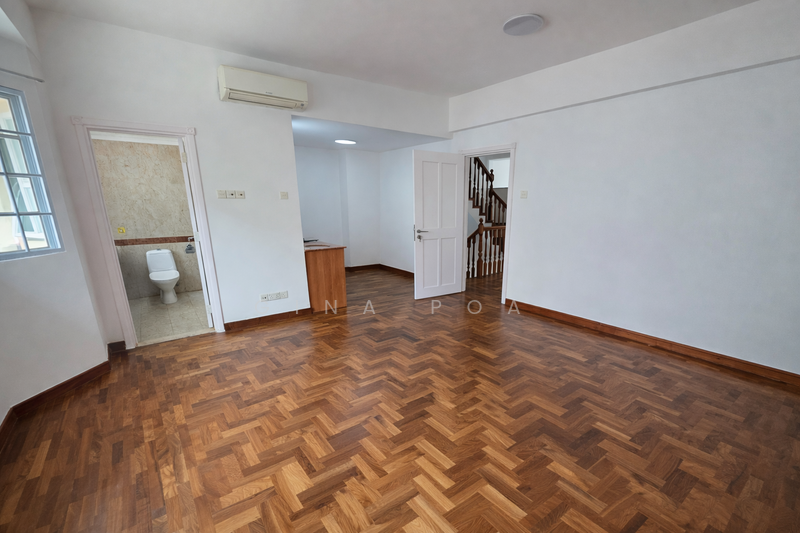 The Springside, Springside Walk, 4 Bedrooms, 3,448 sqft, Terraced House For Rent, by Gina Poa, 500067546 - Bathroom - PropertyGuru.com.sg