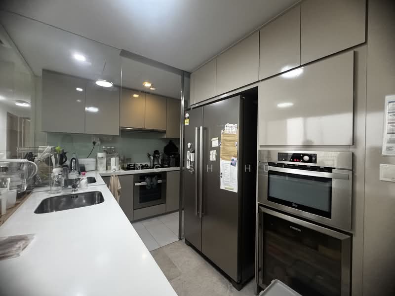 Centro Residences Condominium For Sale at S$ 2,750,000 | PropertyGuru Singapore - Kitchen