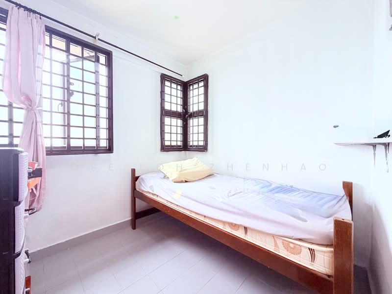 208 Boon Lay Place HDB Flat For Sale at S$ 368,000 | PropertyGuru Singapore - Bedroom