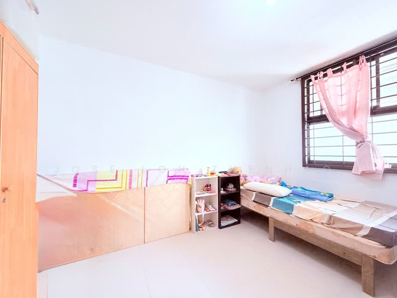 208 Boon Lay Place HDB Flat For Sale at S$ 368,000 | PropertyGuru Singapore - Bedroom