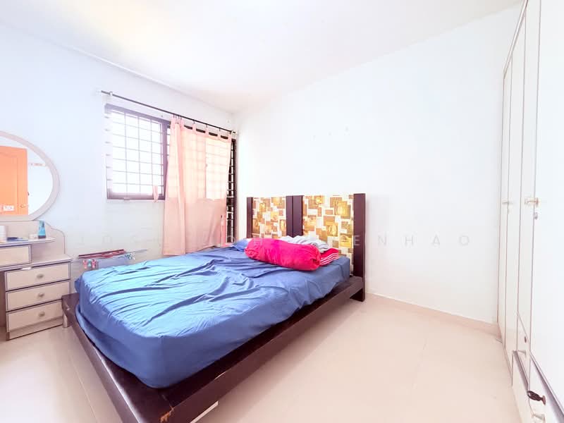 208 Boon Lay Place HDB Flat For Sale at S$ 368,000 | PropertyGuru Singapore - Bedroom