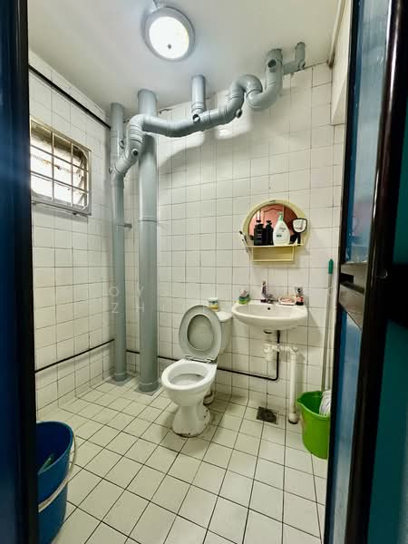 969 Hougang Street 91 HDB Flat For Sale at S$ 568,000 | PropertyGuru Singapore - Bathroom