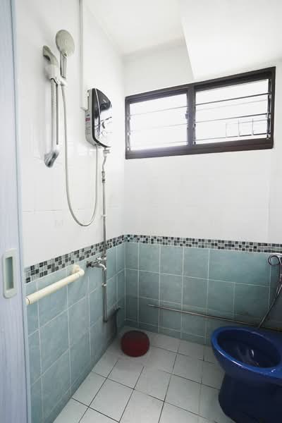 609 Bedok Reservoir Road HDB Flat For Sale at S$ 440,000 | PropertyGuru Singapore - Bathroom