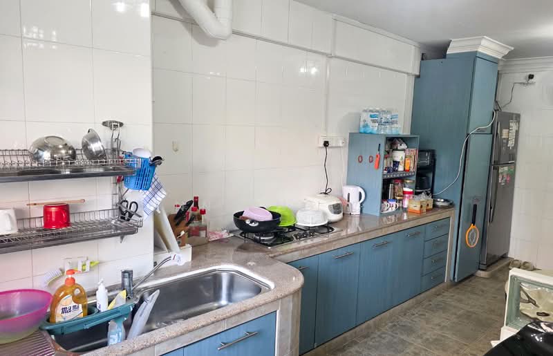 158 Tampines Street 12 HDB Flat For Sale at S$ 680,000 | PropertyGuru Singapore - Kitchen
