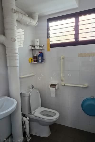 158 Tampines Street 12 HDB Flat For Sale at S$ 680,000 | PropertyGuru Singapore - Bathroom
