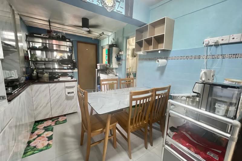 207 Boon Lay Place HDB Flat For Sale at S$ 365,000 | PropertyGuru Singapore - Kitchen