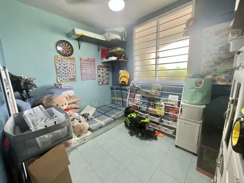 207 Boon Lay Place HDB Flat For Sale at S$ 365,000 | PropertyGuru Singapore - Bedroom
