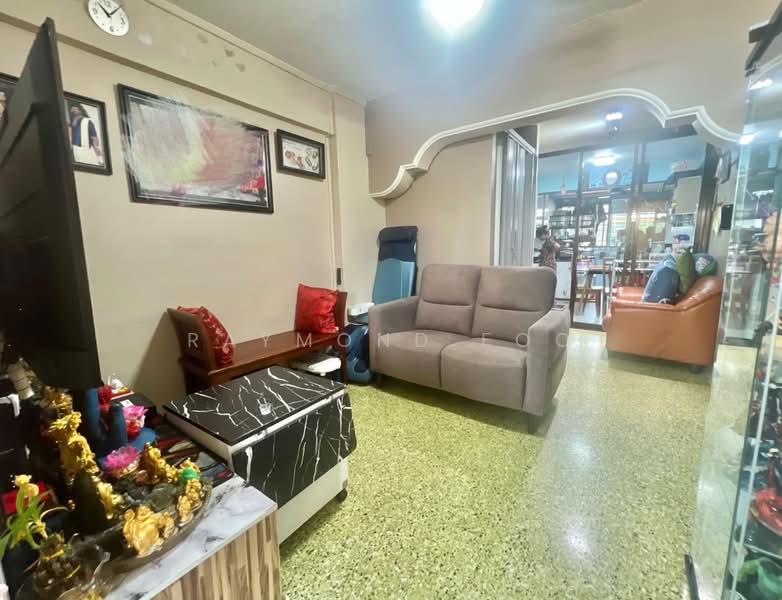 207 Boon Lay Place HDB Flat For Sale at S$ 365,000 | PropertyGuru Singapore - Living Room