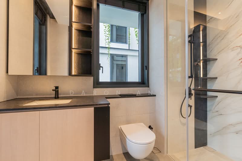 Jervois Mansion, 14 Jervois Close, 3 Bedrooms, 1,249 sqft, Condominium For Rent, by Daron Ang, 500067573 - Master Bath #PropertyPartners - PropertyGuru.com.sg