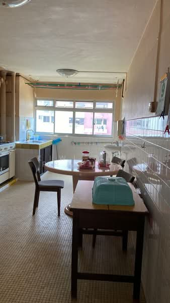 602 Ang Mo Kio Avenue 5 HDB Flat For Sale at S$ 480,000 | PropertyGuru Singapore - Kitchen