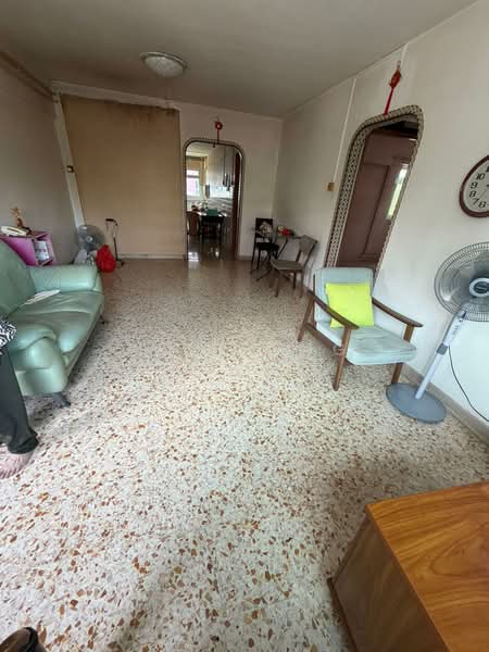 602 Ang Mo Kio Avenue 5 HDB Flat For Sale at S$ 480,000 | PropertyGuru Singapore - Living Room
