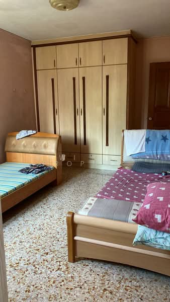 602 Ang Mo Kio Avenue 5 HDB Flat For Sale at S$ 480,000 | PropertyGuru Singapore - Bedroom