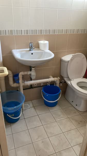 602 Ang Mo Kio Avenue 5 HDB Flat For Sale at S$ 480,000 | PropertyGuru Singapore - Bathroom