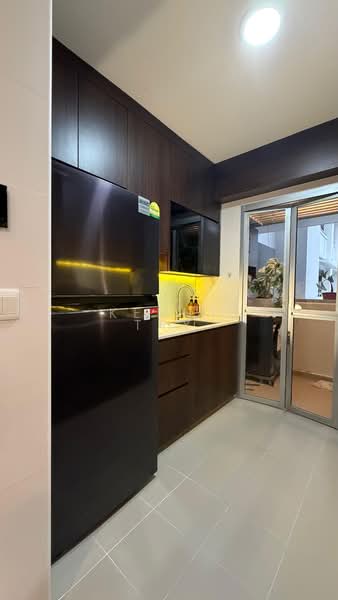 693A Woodlands Avenue 6 HDB Flat For Sale at S$ 590,000 | PropertyGuru Singapore - Kitchen