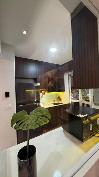 693A Woodlands Avenue 6 HDB Flat For Sale at S$ 590,000 | PropertyGuru Singapore - Kitchen