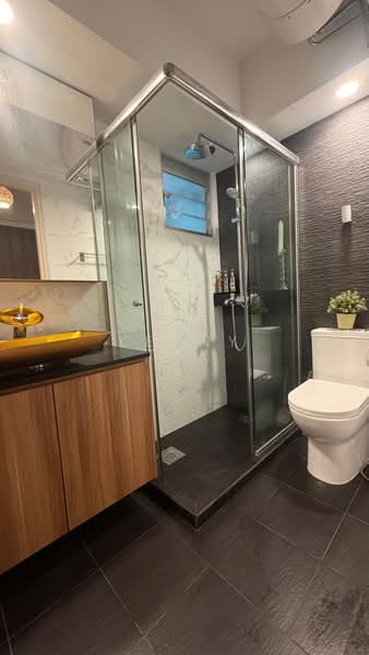 693A Woodlands Avenue 6 HDB Flat For Sale at S$ 590,000 | PropertyGuru Singapore - Bathroom