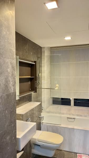The Parc Condominium Condominium For Sale at S$ 2,700,000 | PropertyGuru Singapore - Bathroom