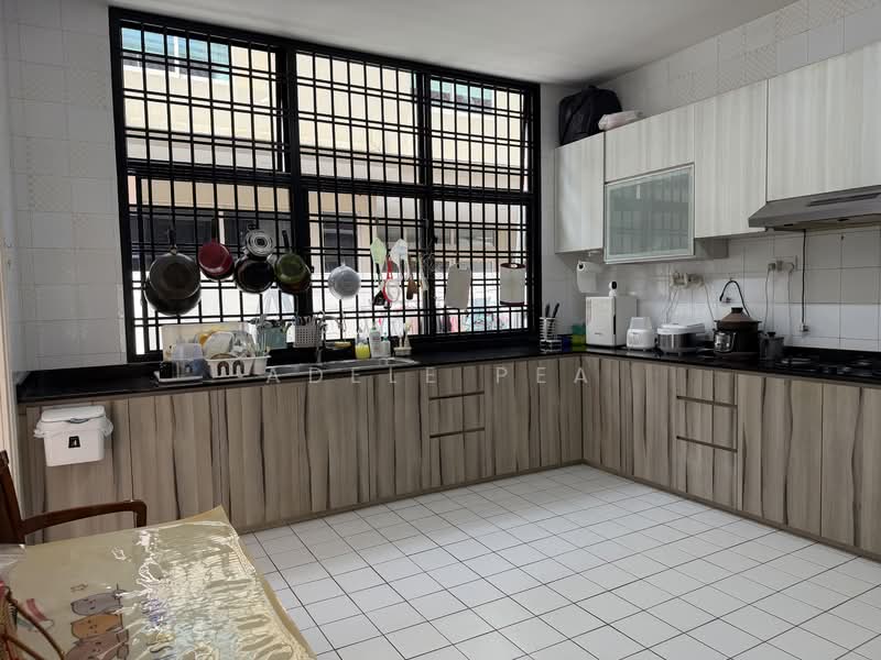 Bedok Ria Crescent Terraced House For Sale at S$ 4,800,000 | PropertyGuru Singapore - Kitchen