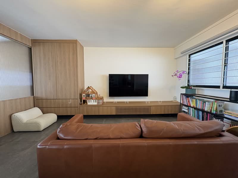 239 Lorong 1 Toa Payoh, 239 Lorong 1 Toa Payoh, 3 Bedrooms, 1,108 sqft, HDB Flat For Rent, by Junhan Wu, 500067674 - Living Room - PropertyGuru.com.sg