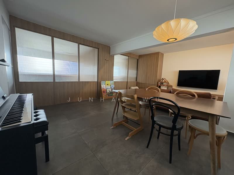 239 Lorong 1 Toa Payoh, 239 Lorong 1 Toa Payoh, 3 Bedrooms, 1,108 sqft, HDB Flat For Rent, by Junhan Wu, 500067674 - Dining Room - PropertyGuru.com.sg