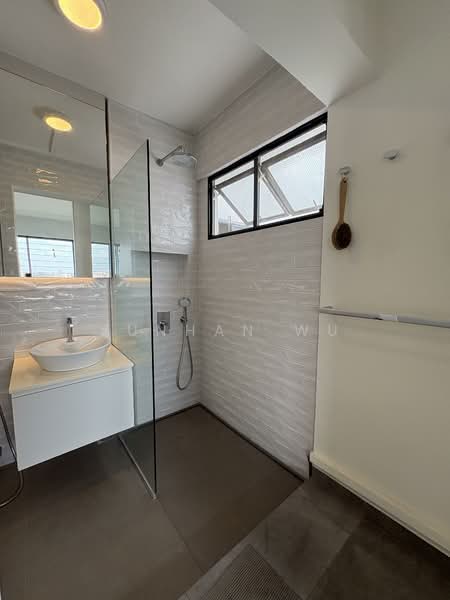 239 Lorong 1 Toa Payoh, 239 Lorong 1 Toa Payoh, 3 Bedrooms, 1,108 sqft, HDB Flat For Rent, by Junhan Wu, 500067674 - Master Bathroom - PropertyGuru.com.sg