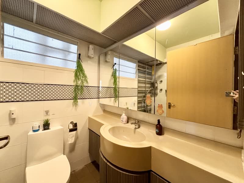 619A Punggol Drive HDB Flat For Sale at S$ 599,000 | PropertyGuru Singapore - Bathroom