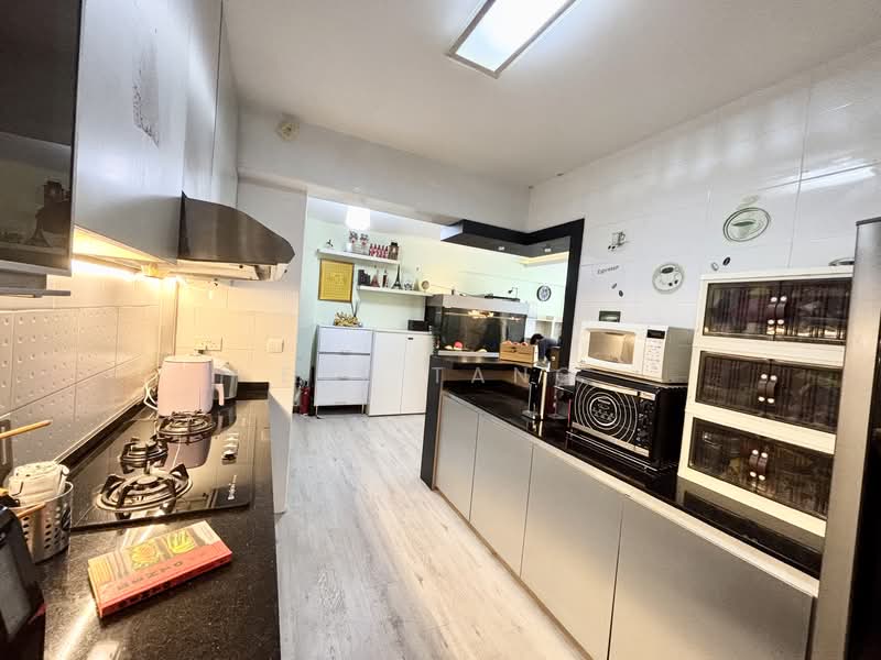 619A Punggol Drive HDB Flat For Sale at S$ 599,000 | PropertyGuru Singapore - Kitchen