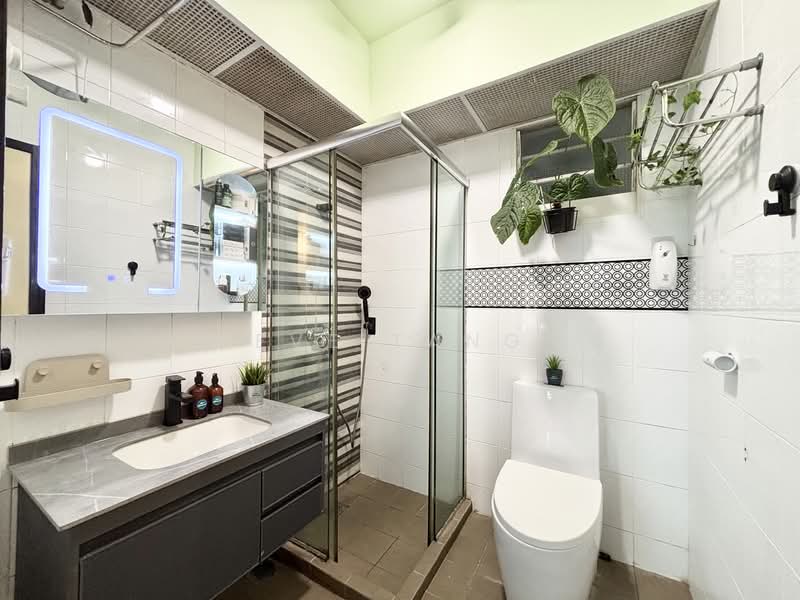 619A Punggol Drive HDB Flat For Sale at S$ 599,000 | PropertyGuru Singapore - Bathroom