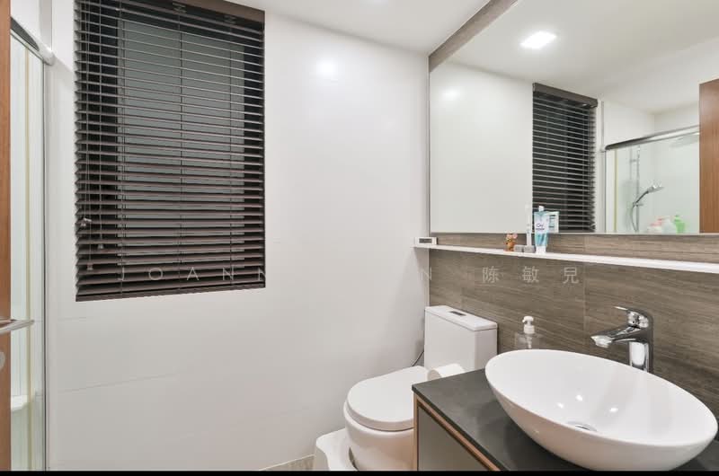 Parc Centros Condominium For Sale at S$ 1,750,000 | PropertyGuru Singapore - Bathroom