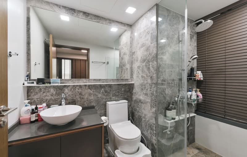 Parc Centros Condominium For Sale at S$ 1,750,000 | PropertyGuru Singapore - Bathroom