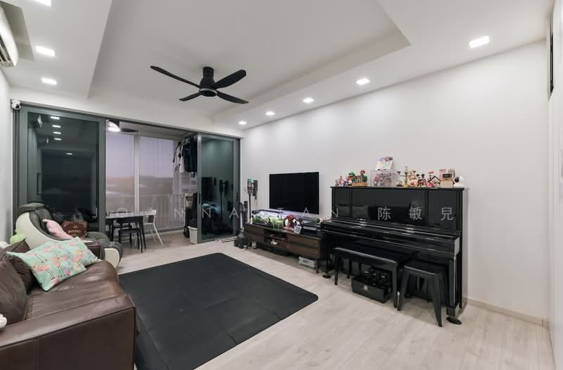 Parc Centros Condominium For Sale at S$ 1,750,000 | PropertyGuru Singapore - Living Room