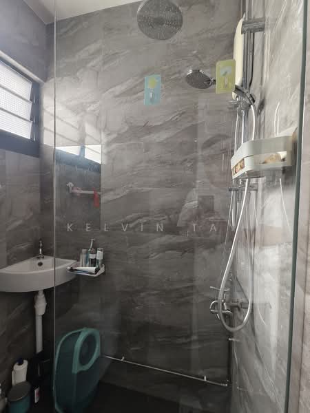 106 Bukit Batok Central HDB Flat For Sale at S$ 668,888 | PropertyGuru Singapore - Bathroom