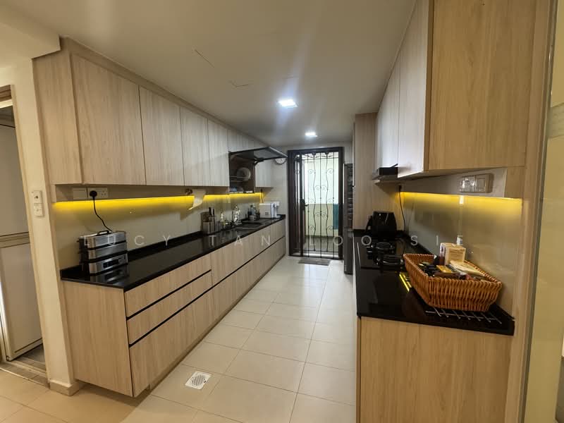 Simei Green Condominium Condominium For Sale at S$ 1,650,000 | PropertyGuru Singapore - Kitchen