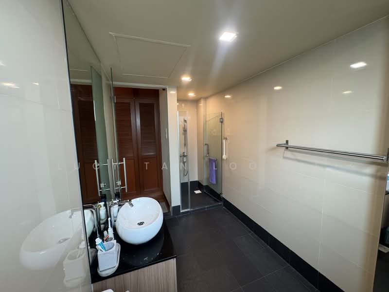 Simei Green Condominium Condominium For Sale at S$ 1,650,000 | PropertyGuru Singapore - Bathroom