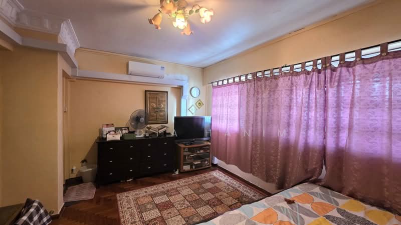 549 Jurong West Street 42 HDB Flat For Sale at S$ 830,000 | PropertyGuru Singapore - Bedroom