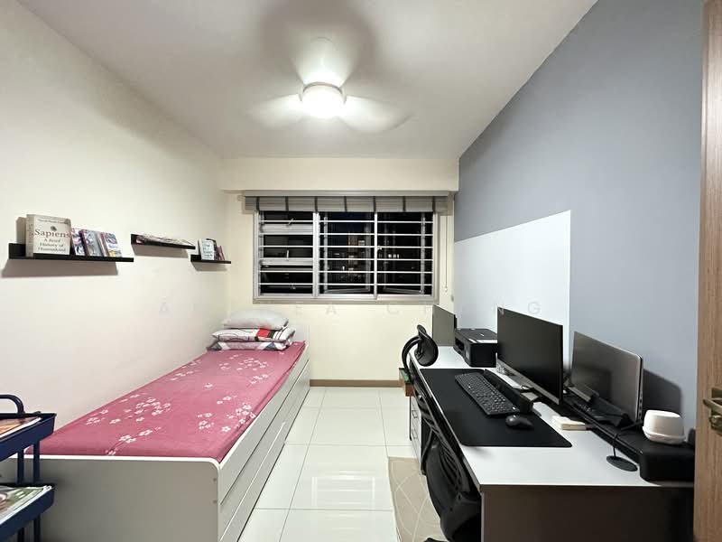 227A Ang Mo Kio Street 23 HDB Flat For Sale at S$ 1,000,000 | PropertyGuru Singapore - Bedroom