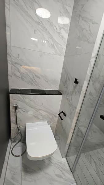 The Landmark, 173 Chin Swee Road, 2 Bedrooms, 753 sqft, Condominium For Rent, by Bernie Wang 王盛雄, 500067740 - Bathroom - PropertyGuru.com.sg