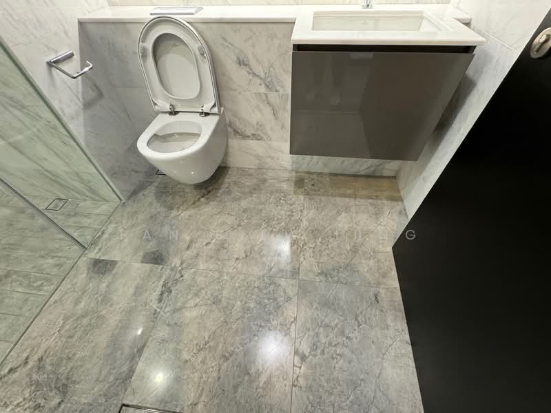 Midtown Bay, 122 Beach Road, 2 Bedrooms, 743 sqft, Condominium For Rent, by Tan Siew Ling, 500067754 - Bathroom - PropertyGuru.com.sg