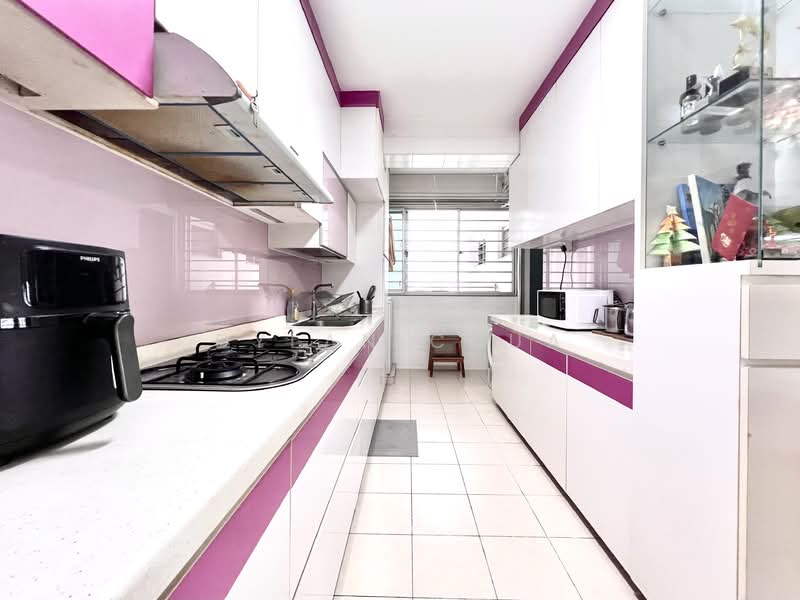 416 Clementi Avenue 1 HDB Flat For Sale at S$ 1,100,000 | PropertyGuru Singapore - Kitchen