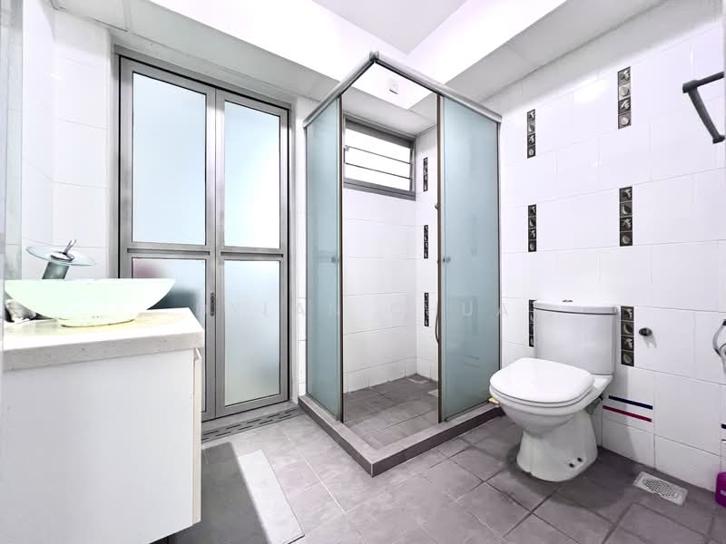 416 Clementi Avenue 1 HDB Flat For Sale at S$ 1,100,000 | PropertyGuru Singapore - Bathroom