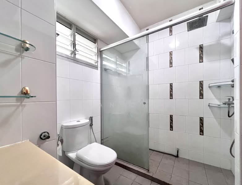 416 Clementi Avenue 1 HDB Flat For Sale at S$ 1,100,000 | PropertyGuru Singapore - Bathroom
