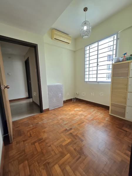 Casablanca Condominium For Sale at S$ 1,400,000 | PropertyGuru Singapore - Study room (can fit single bed)