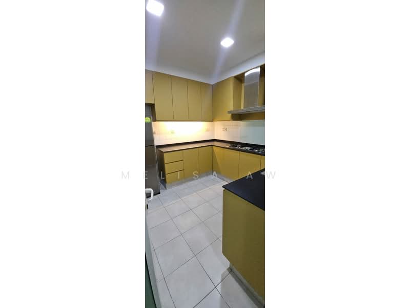 Edelweiss Park Condo Condominium For Sale at S$ 1,800,000 | PropertyGuru Singapore - Kitchen