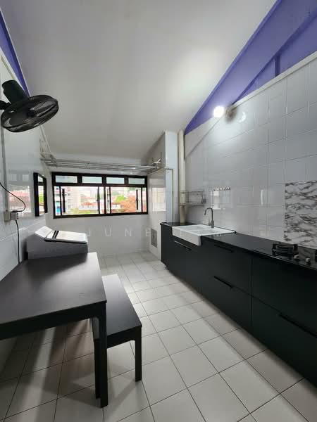 315 Hougang Avenue 5, 315 Hougang Avenue 5, 2 Bedrooms, 67 sqft, HDB Flat For Rent, by June Lim, 500067784 - Kitchen - PropertyGuru.com.sg