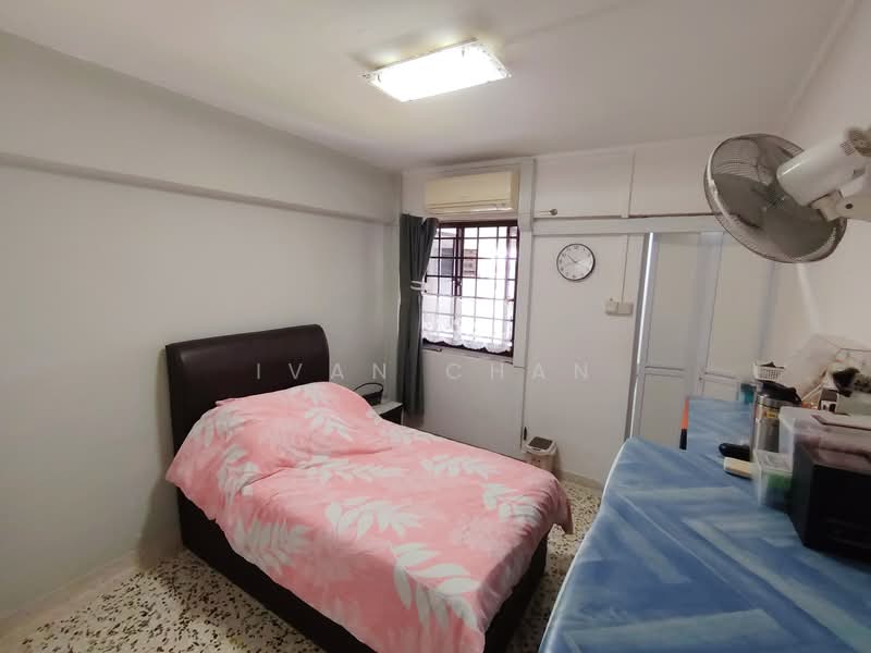 121 Ang Mo Kio Avenue 3 HDB Flat For Sale at S$ 438,000 | PropertyGuru Singapore - Bedroom
